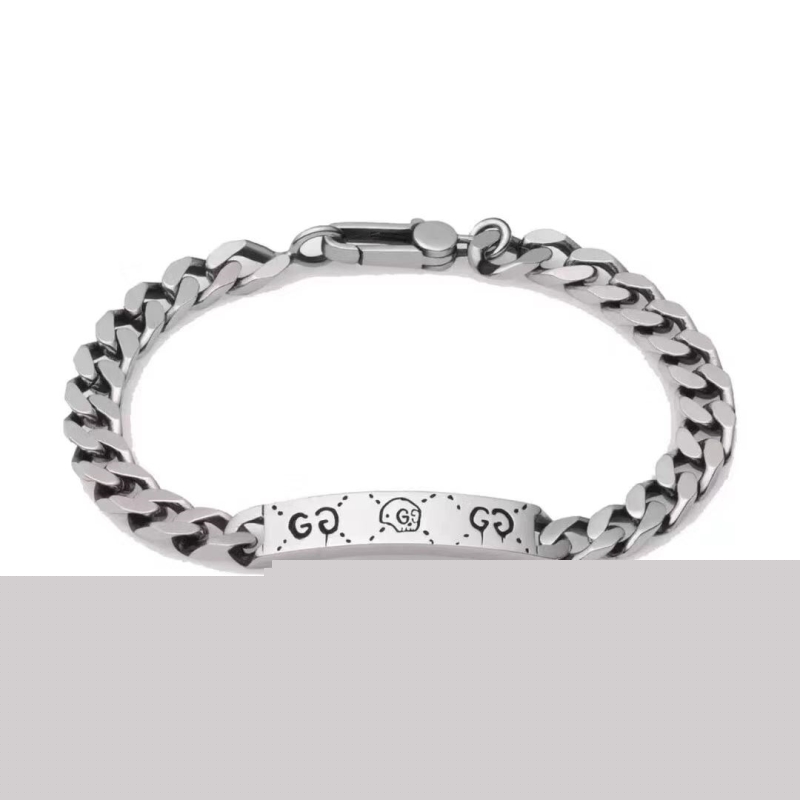 G*u*i bracelets